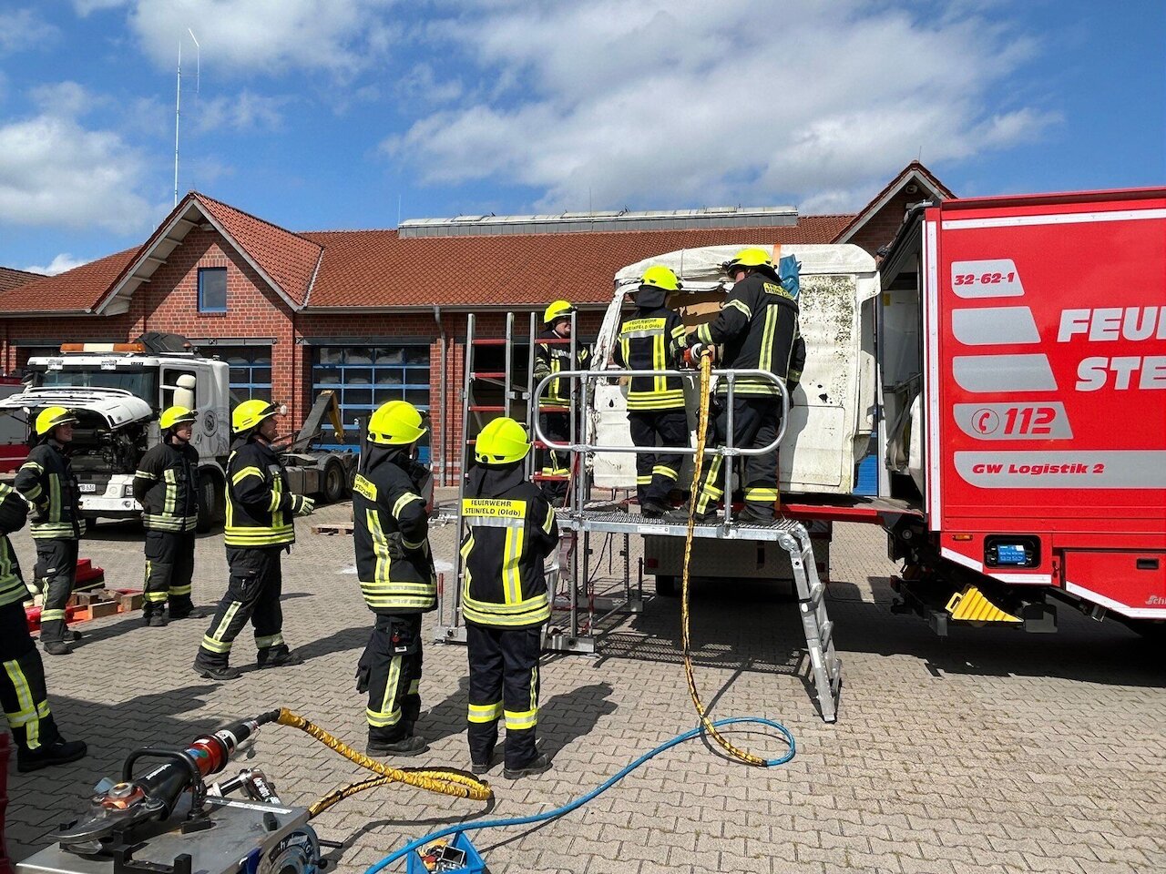 Feuerwehr Steinfeld übt den Ernstfall bei LKW-Unfällen