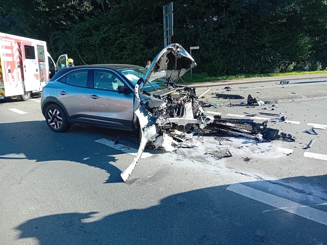 Schwerer Kreuzungsunfall mit mehreren verletzten  